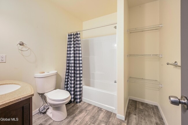 Building Photo - 281 Main St