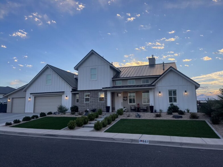 Primary Photo - 997 Willow Breeze Ln