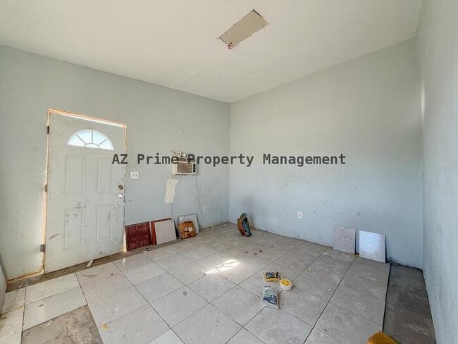 Building Photo - 902 N 15th Ave