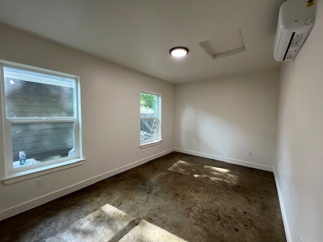 Building Photo - 205 W 20th St