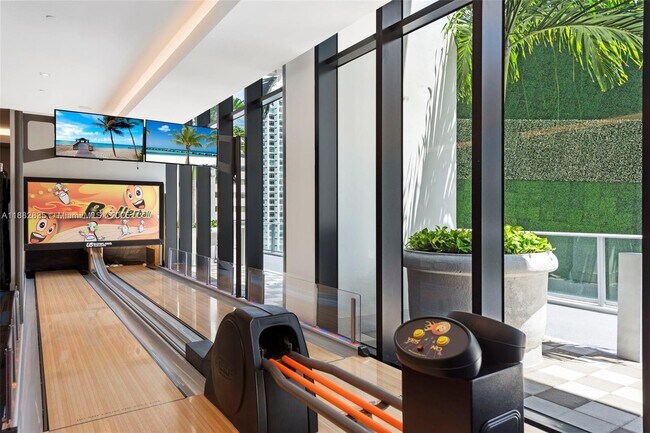 Building Photo - 1010 Brickell Ave