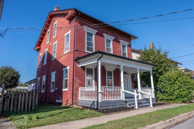 Building Photo - 934 Grand St