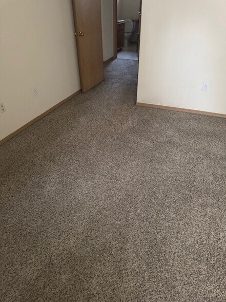 Building Photo - 9611 161st St E