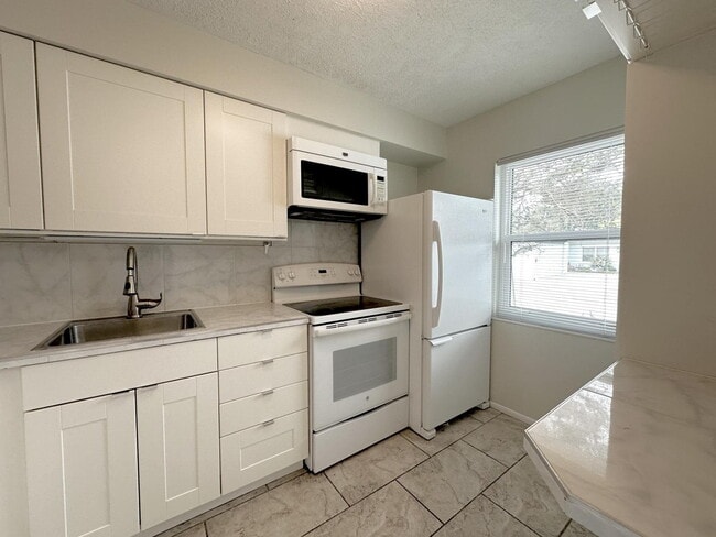 Building Photo - "Perfect Location: 2-Bed, 2-Bath Condo wit...