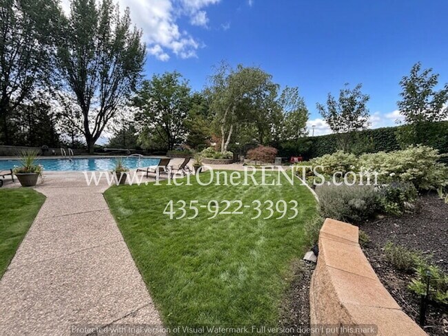 Building Photo - This property offers a NO DEPOSIT option available for qualified renters