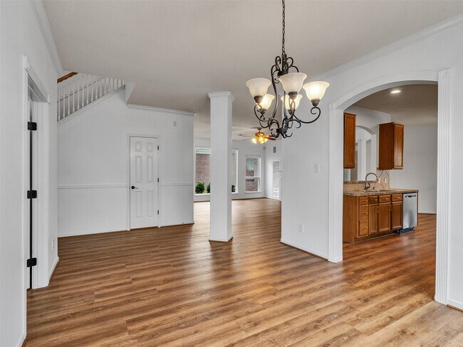 Building Photo - 9915 Valance Way