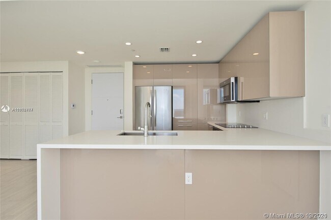 Building Photo - 2000 Metropica Way