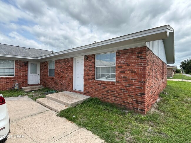 Primary Photo - 3923 W 22nd St