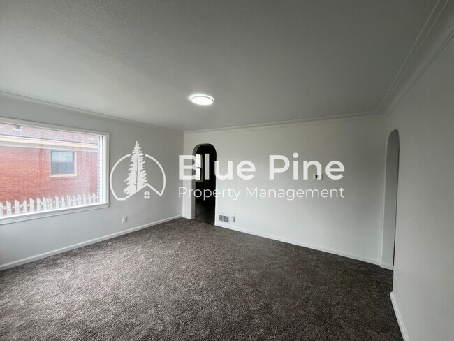 Building Photo - 975 K St