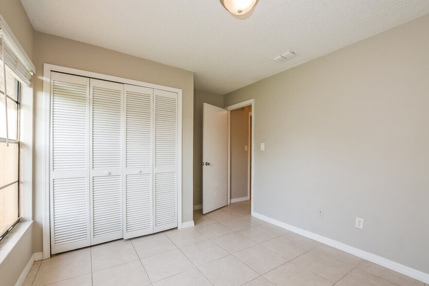 Building Photo - 496 Wild Fox Dr