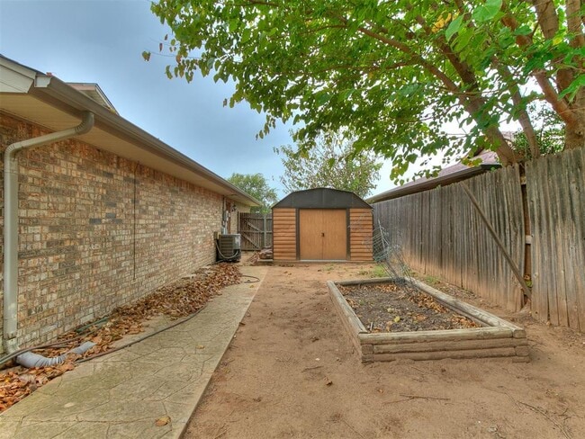 Building Photo - 309 Kingsbury Dr