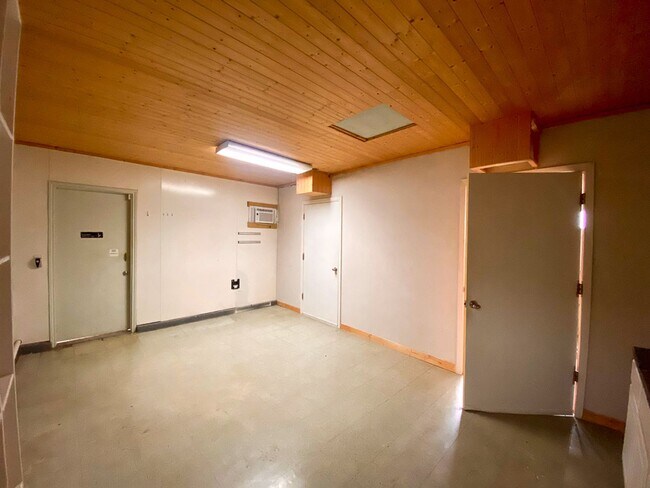 Building Photo - Modern Design 3 Bedroom 2 Bath