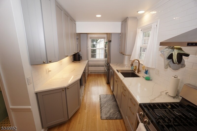 Building Photo - 661 Pierpont St