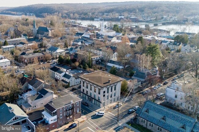 Building Photo - 71 N Main St