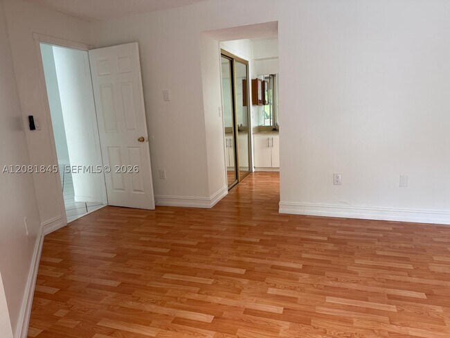 Building Photo - 10331 SW 135th Ct