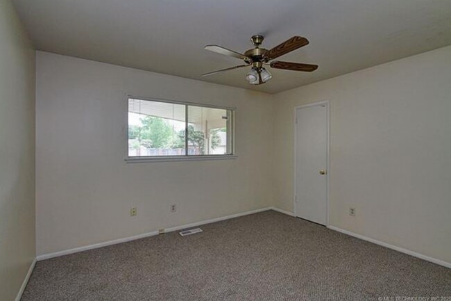 Building Photo - 48th Pl Duplex