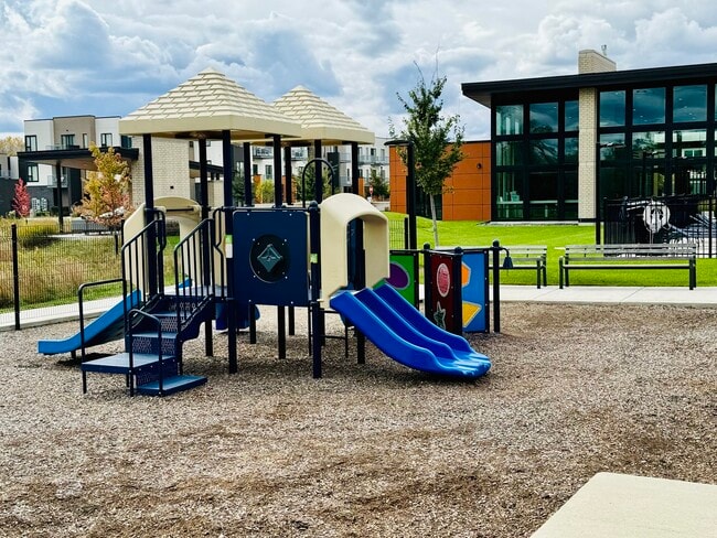 Building Photo - 3S528 Cambridge Ct