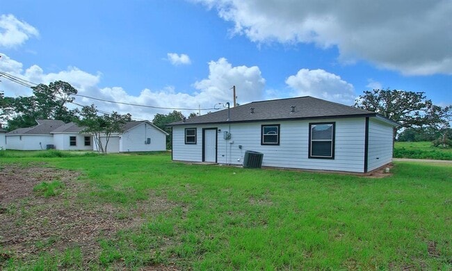 Building Photo - 1440 Shepard St