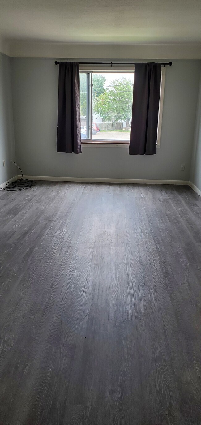 Living room - 4200 Ridge Rd