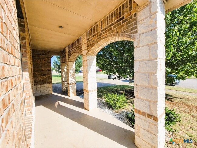 Building Photo - 610 Taurus Dr