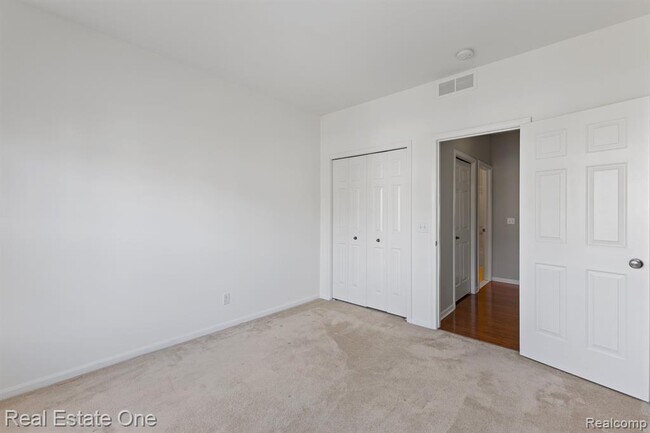 Building Photo - 3091 Camden Dr