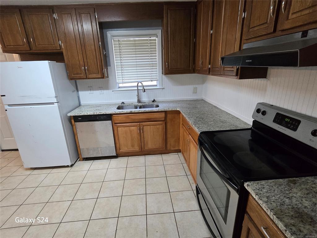 Building Photo - 2141 Meadowlane Dr