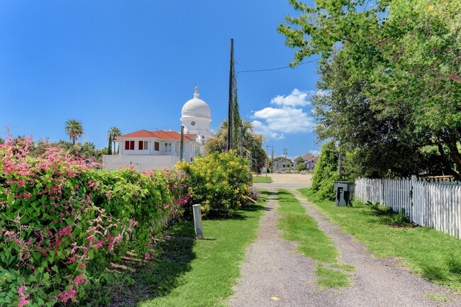 Building Photo - 1221 Sealy Ave