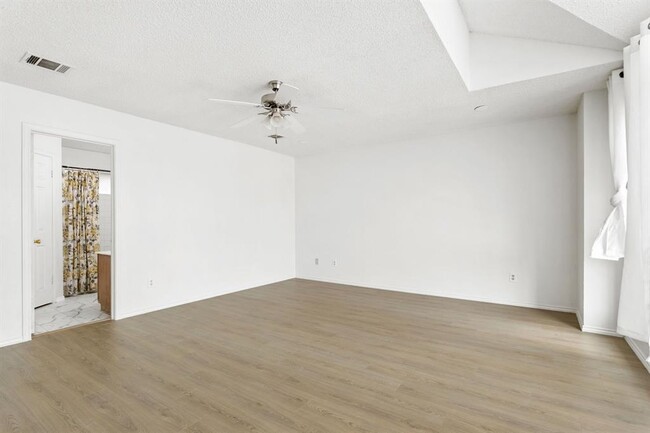 Building Photo - 1702 Spiderlily View