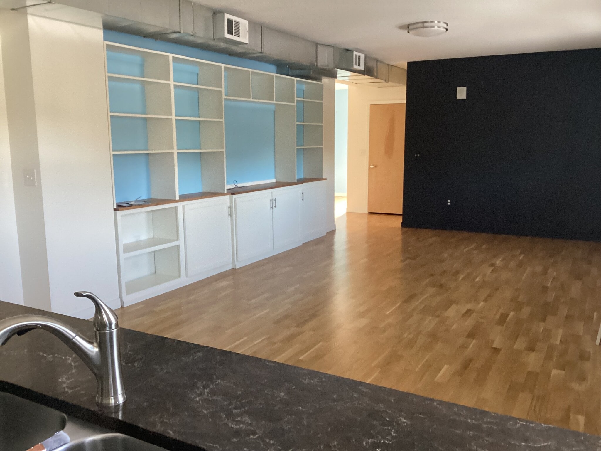 Building Photo - 2835 W Parkside Pl