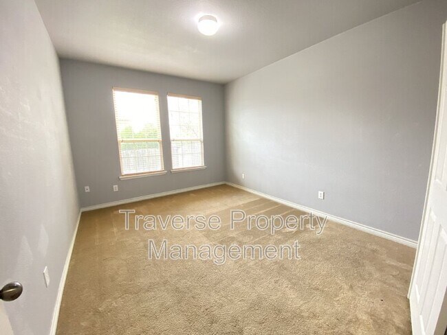 Building Photo - 601 Port Royale Way