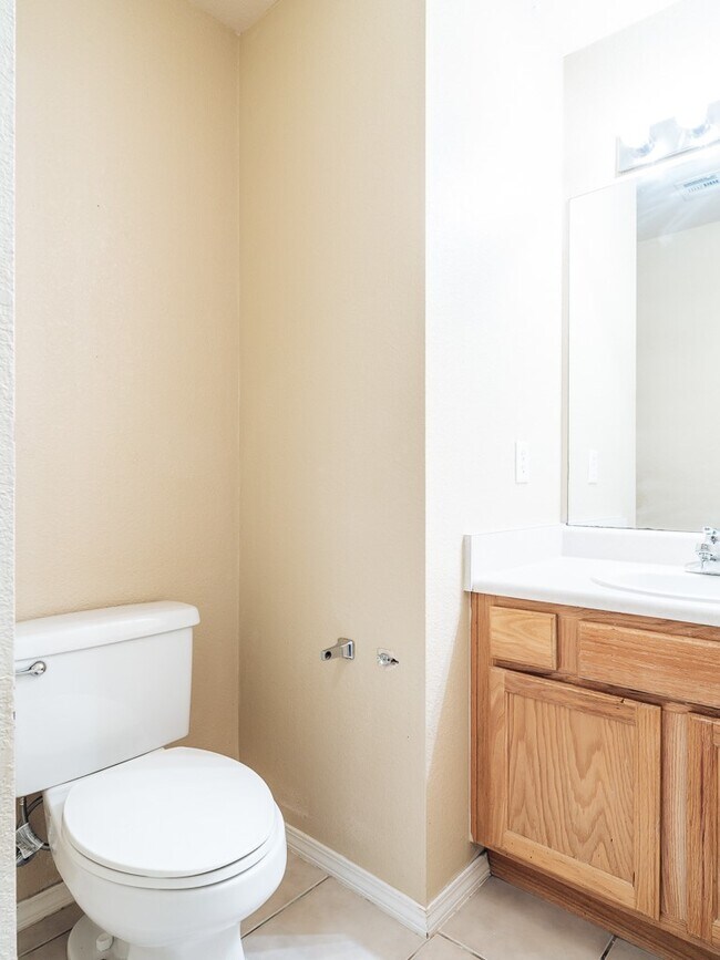 Building Photo - 1102 NW Lincoln Ct