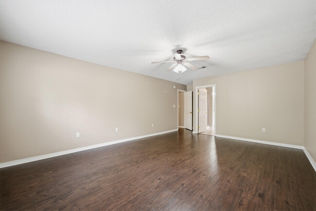 Building Photo - 2490 Pepper Dr