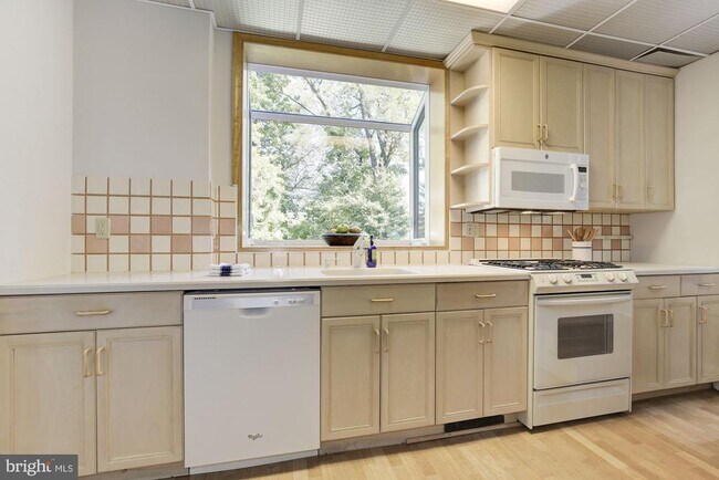 Building Photo - 5539 30th Pl NW