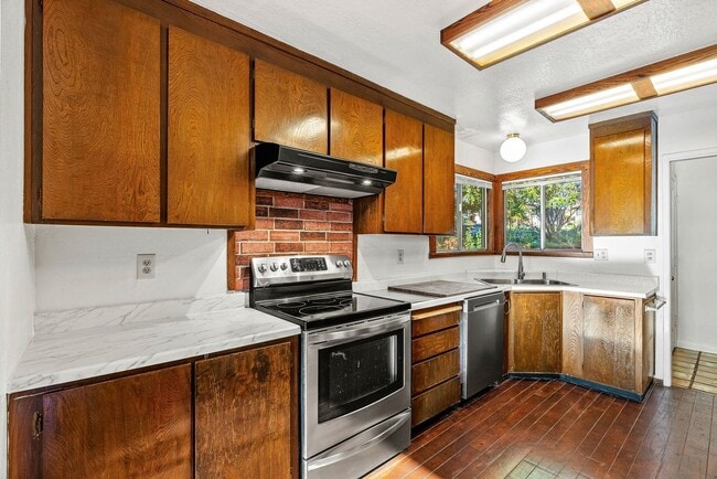 Building Photo - Cozy 2BR/2BA Duplex | Fireplace, Patio