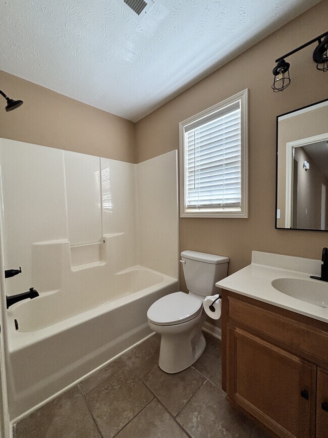 Building Photo - 546 Carter Ln