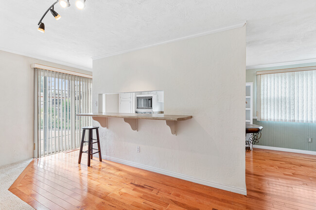 Building Photo - 475 Sutter Ave