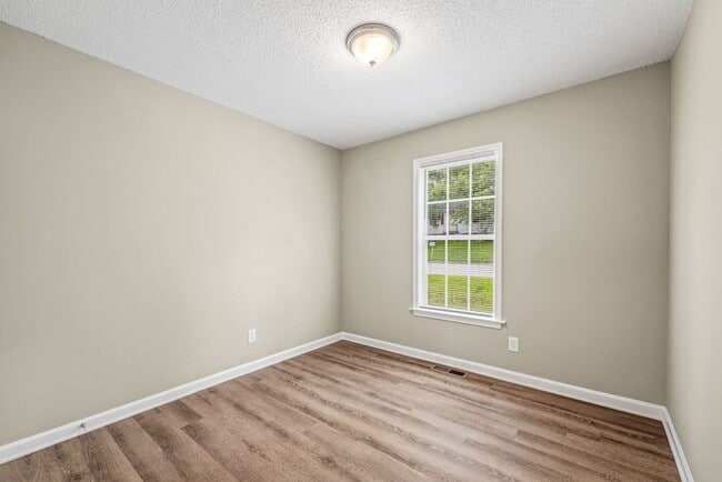 Building Photo - Welcome to this charming 4 bedroom, 2 bathroom home located in Greensboro, NC.