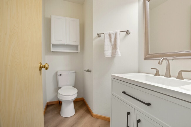 Building Photo - 8 Redtail Ct