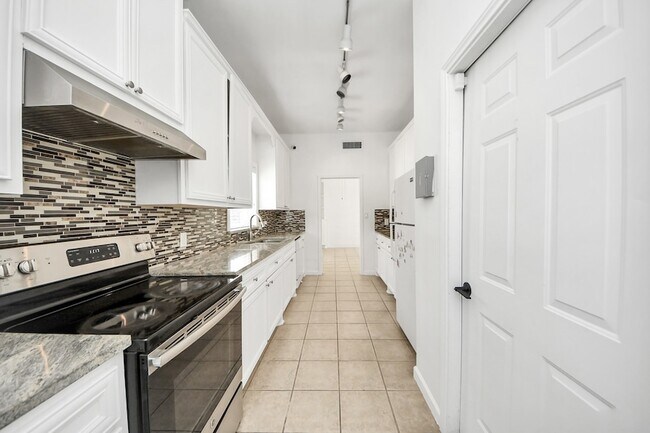 Building Photo - 4112 Meyerwood Dr