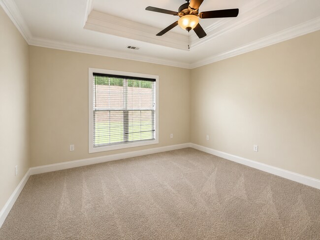Building Photo - Spacious & Beautifully Maintained Home in a Quiet Cul-De-Sac