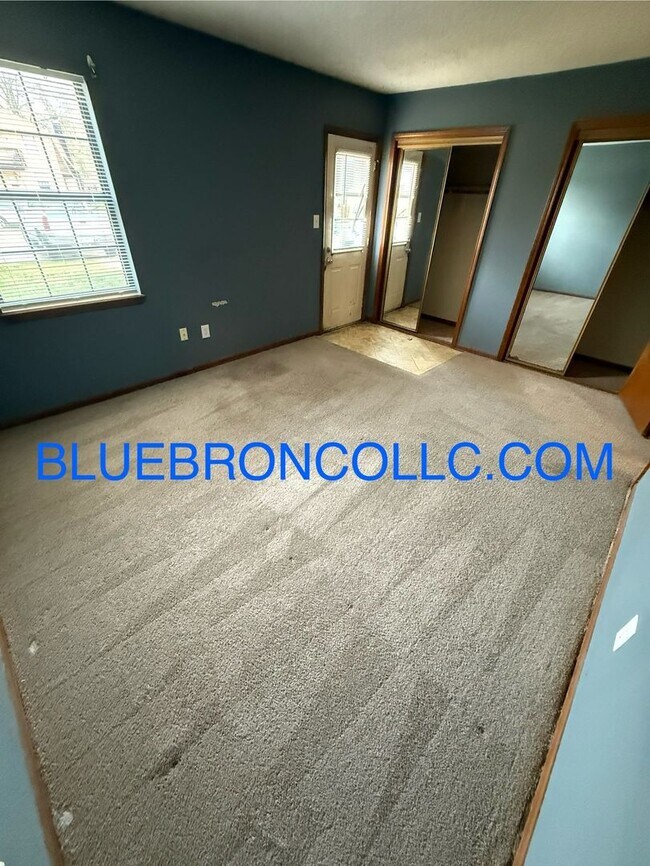 Building Photo - Spacious 1-Bedroom Apartment in Blue Sprin...