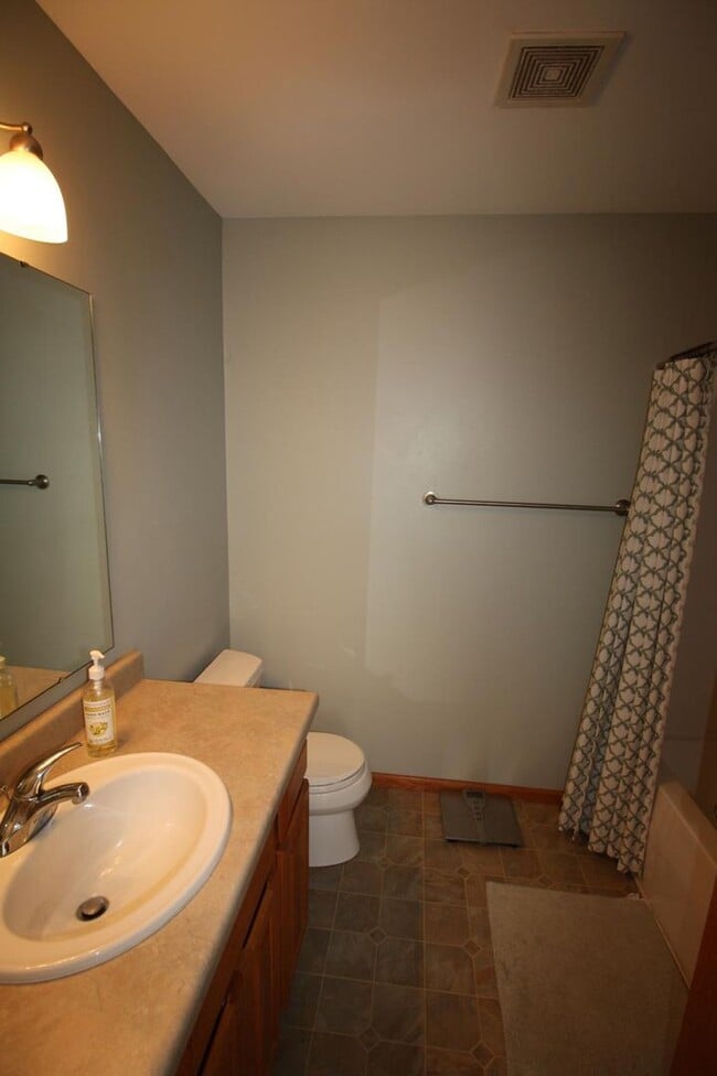 Building Photo - 801 Carina Ln