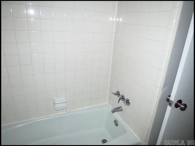 Building Photo - 1805 Sanford Dr