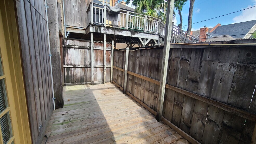 private deck - 1610 Castle Ct