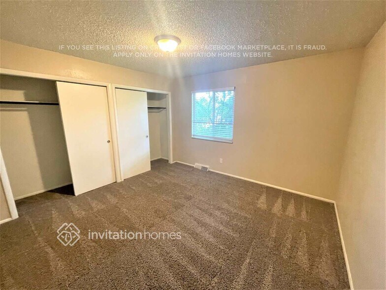 Building Photo - 998 S Miller St