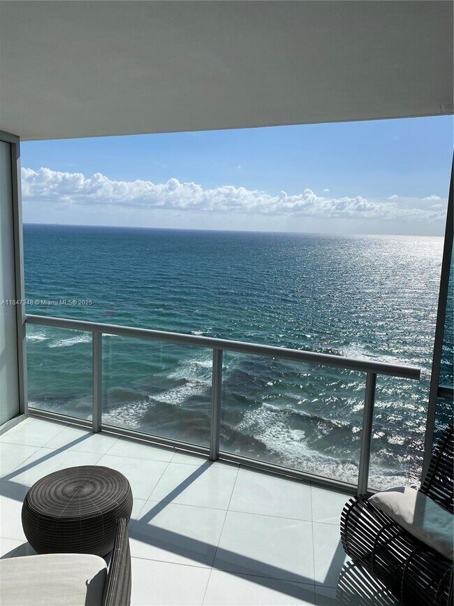 Building Photo - 17121 Collins Ave