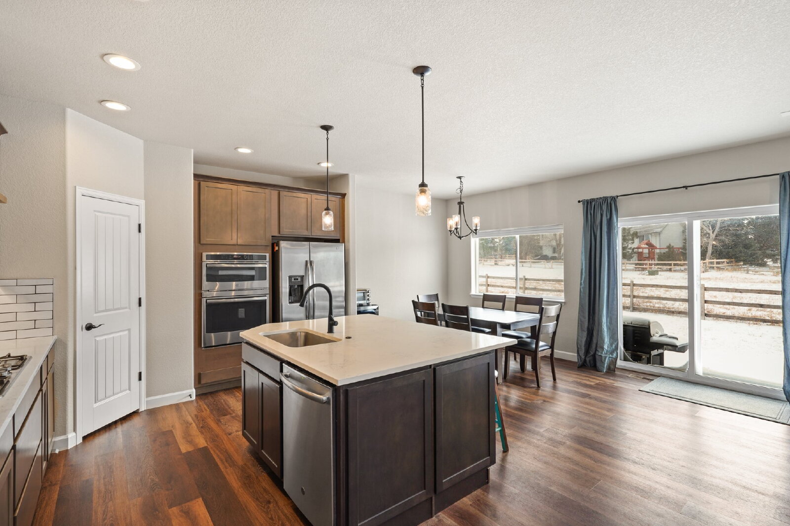 Building Photo - Modern Comfort Meets Mountain Beauty – 4-B...