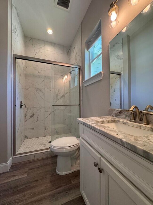 Building Photo - 4 Bedroom in Tomoka View