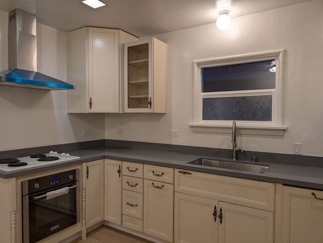 Building Photo - Newly Remodeled 2BR Home in Oakland’s Frick Neighborhood
