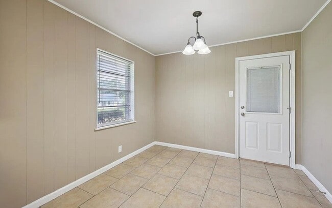 Building Photo - 630 White Oak Dr